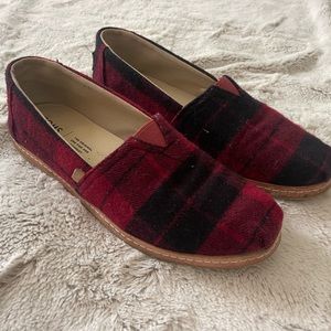Toms Classic Red Plaid Felt shoes size 7.5